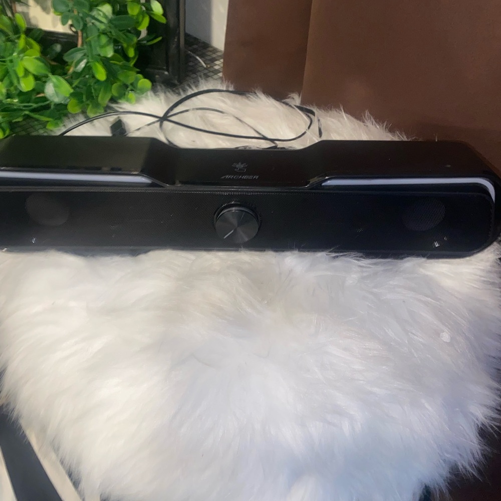 Black Soundbar Speaker - Picture 2 of 7
